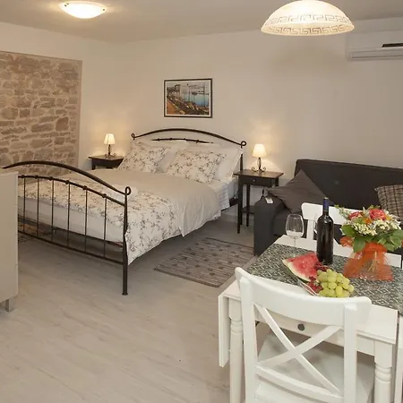 Luca Apartment