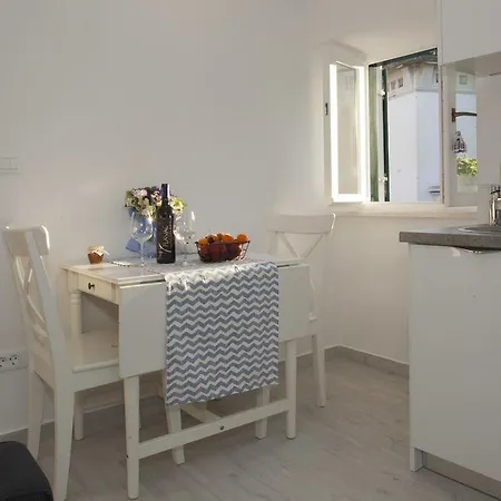 Luca Apartment